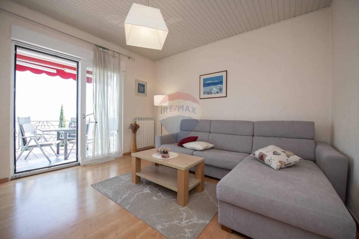 OPATIJA- 1. kat, 2 balkona, terasa, pogled na more, parking, 150 m od mora