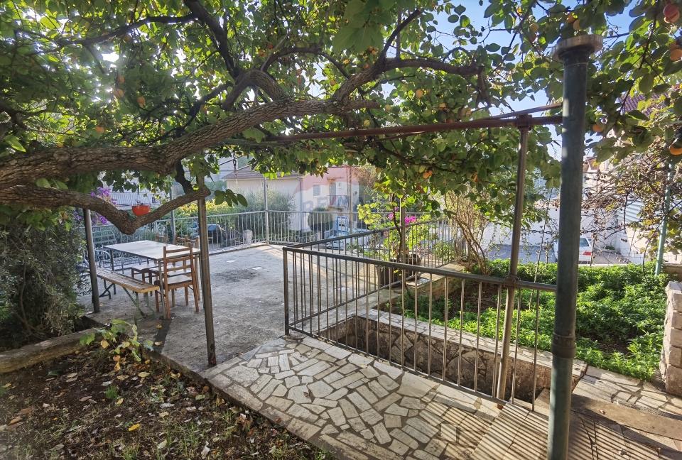  Istra,Pula, Veruda Porat – samostojeća kuća 220 m od mora s velikom okućnicom  