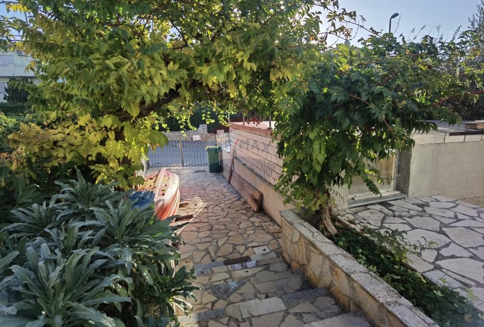  Istra,Pula, Veruda Porat – samostojeća kuća 220 m od mora s velikom okućnicom  