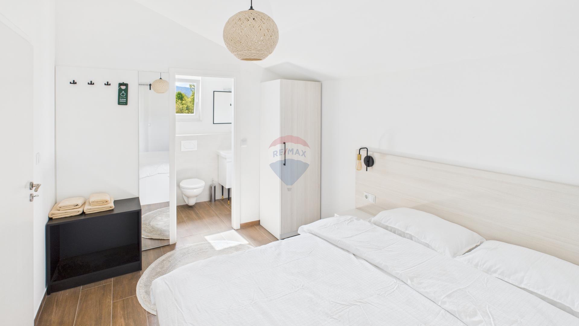 Kuća za turizam i građevinsko zemljište - Plitvička Jezera, Irinovac