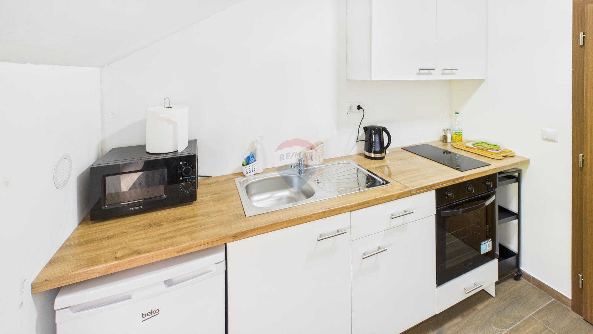 Kuća za turizam i građevinsko zemljište - Plitvička Jezera, Irinovac