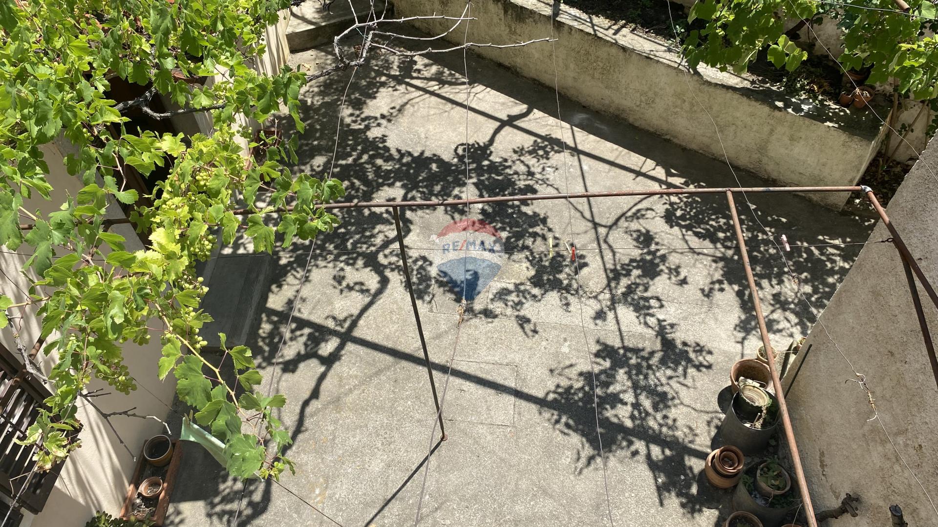 Novi Vinodolski, Centar, kuća, 130 m2