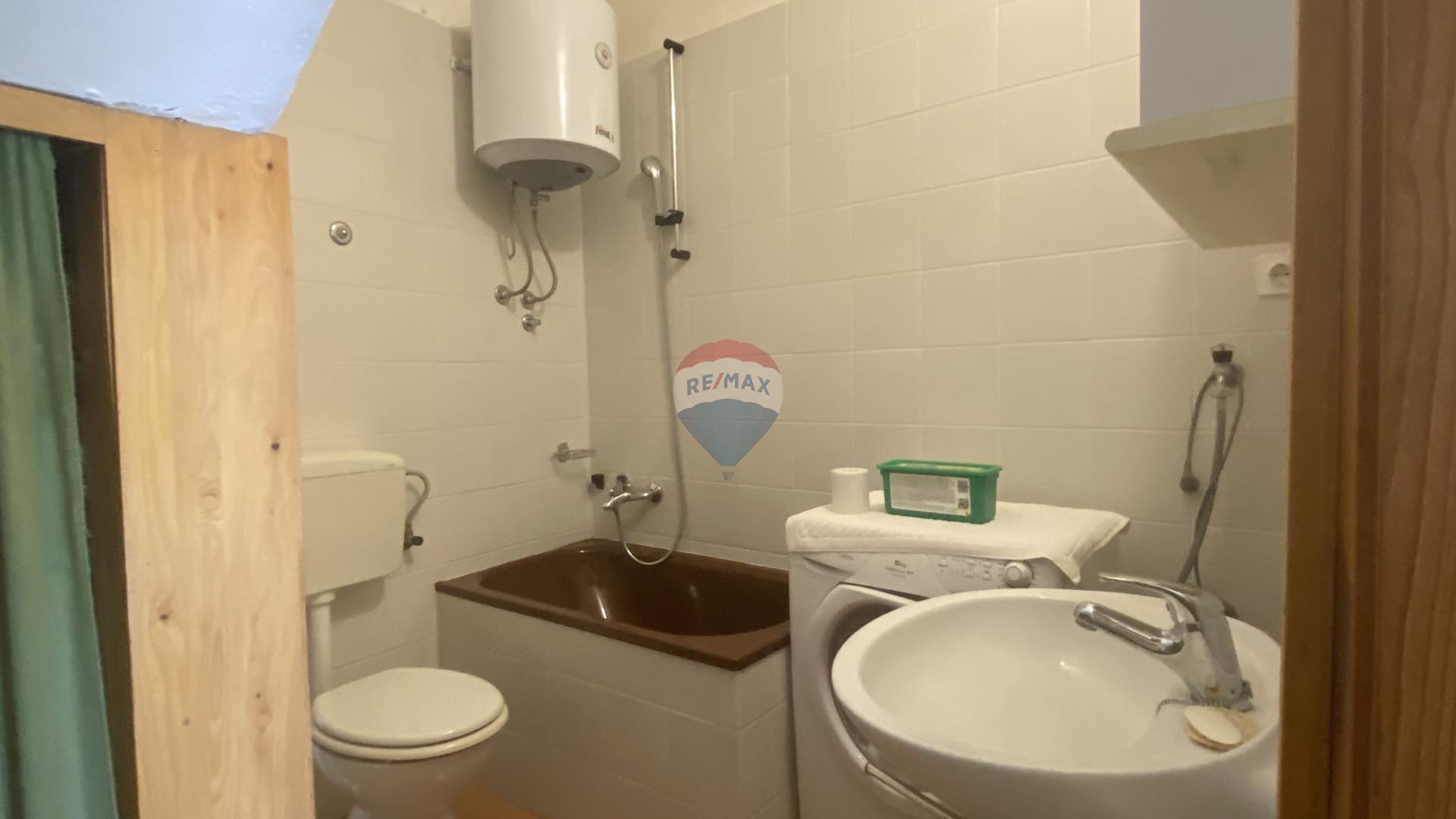 Novi Vinodolski, Centar, kuća, 130 m2