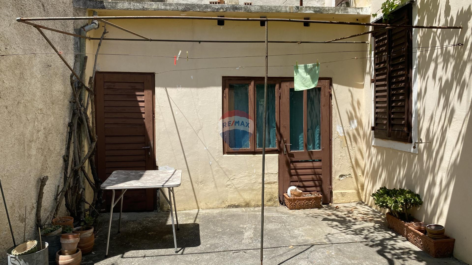 Novi Vinodolski, Centar, kuća, 130 m2