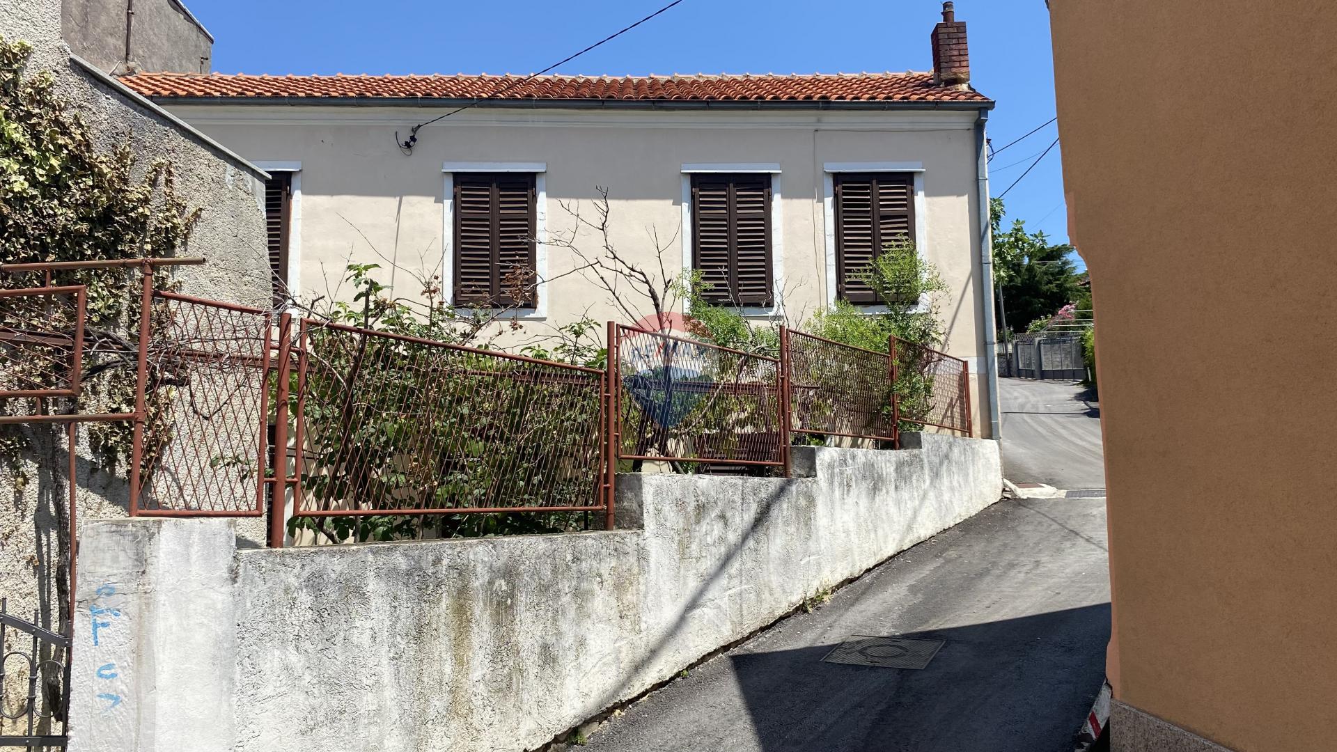 Novi Vinodolski, Centar, kuća, 130 m2