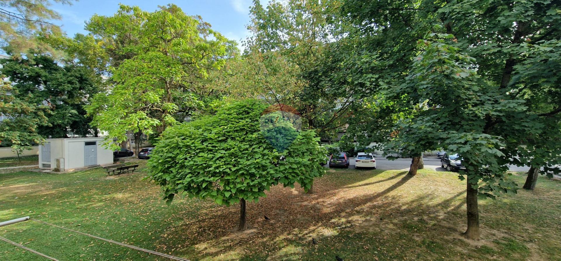 ZAGREB, Remetinečki gaj-useljiv stan 1. kat, 54m2