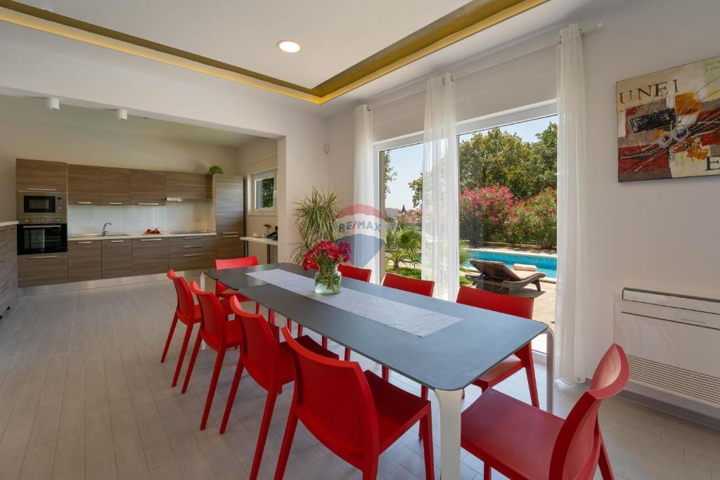 Istra,Medulin-velika moderna vila s bazenom