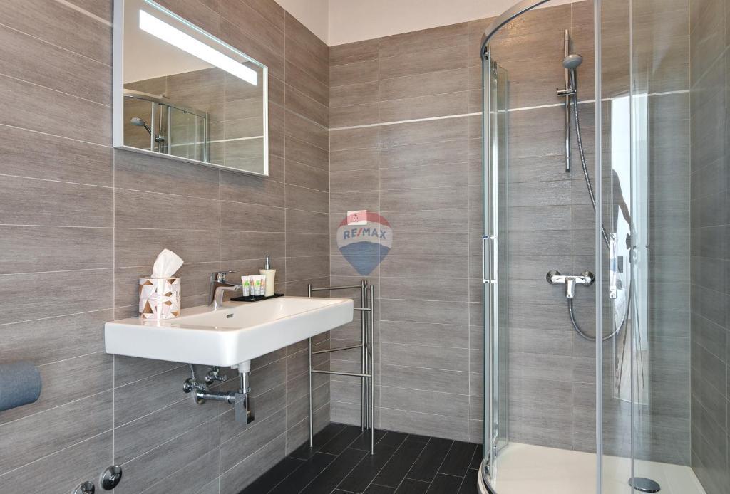 Istra,Medulin-velika moderna vila s bazenom