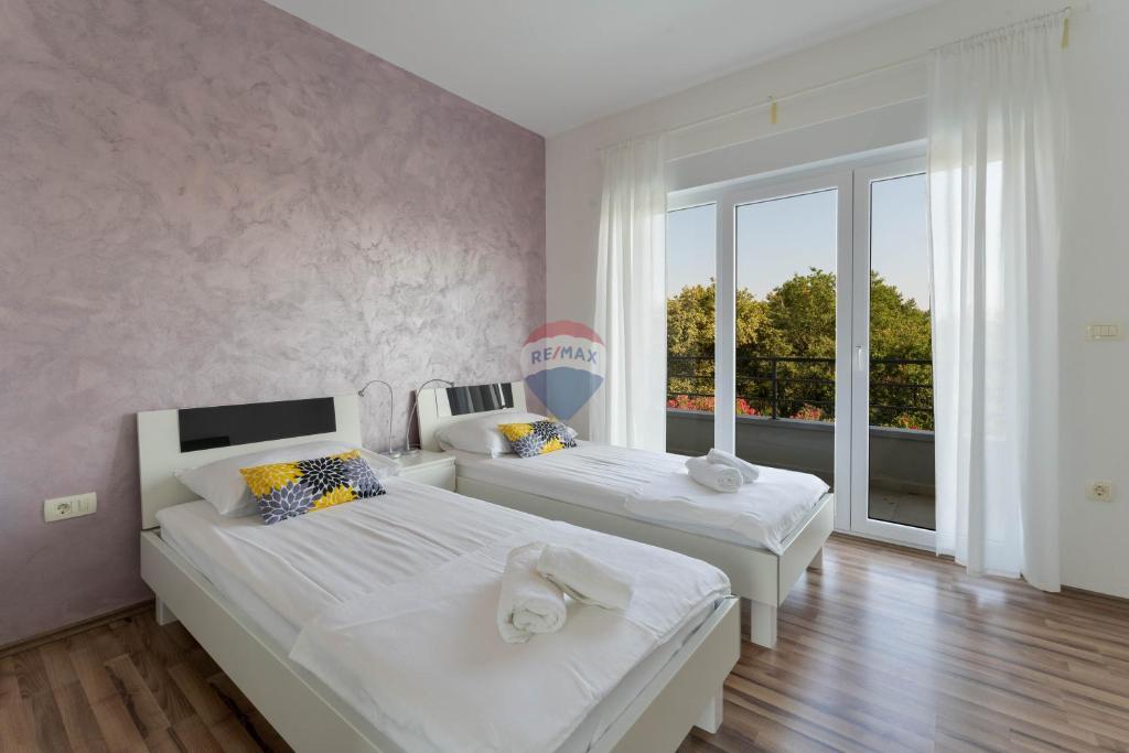 Istra,Medulin-velika moderna vila s bazenom