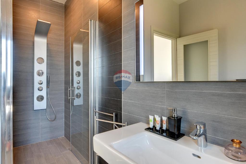 Istra,Medulin-velika moderna vila s bazenom