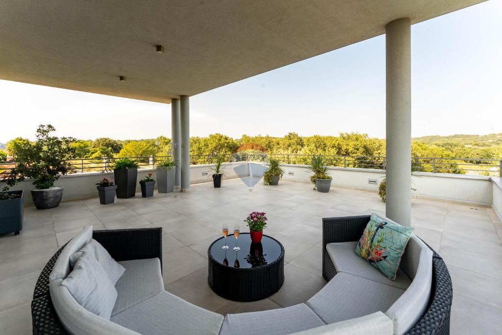 Istra,Medulin-velika moderna vila s bazenom