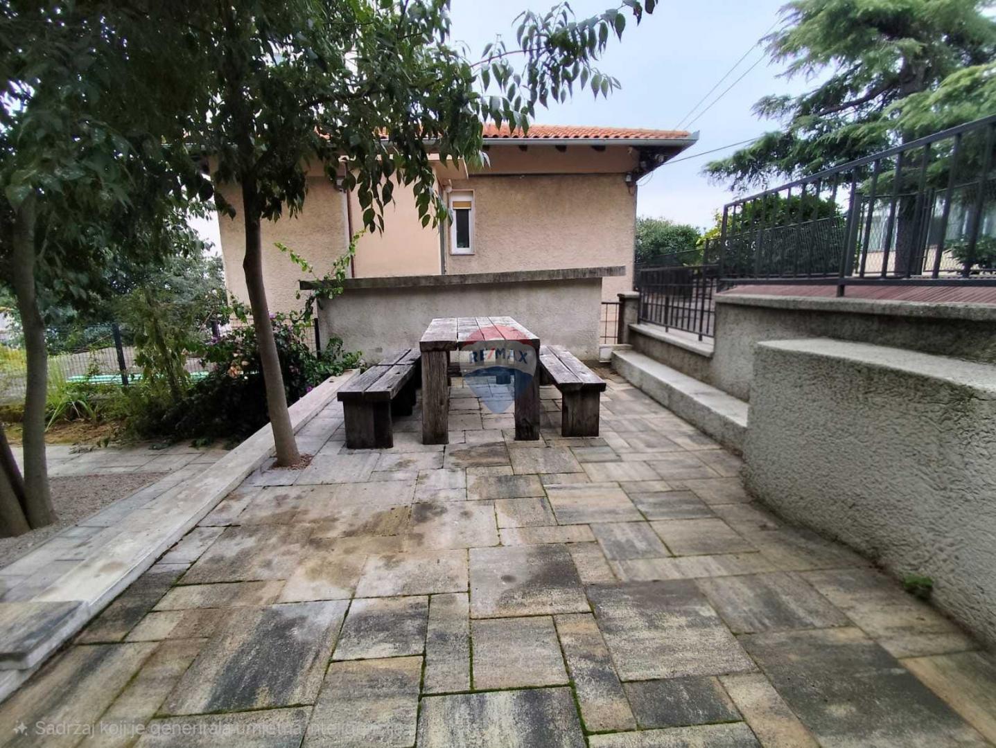 Rijeka, Vojak, najam novoadaptiranog stana s dvorištem