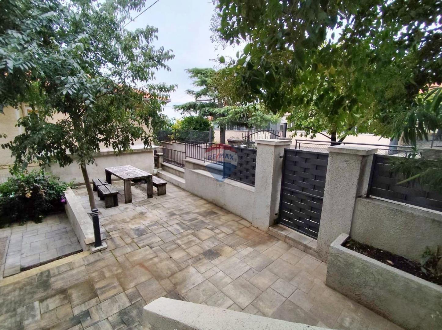 Rijeka, Vojak, najam novoadaptiranog stana s dvorištem