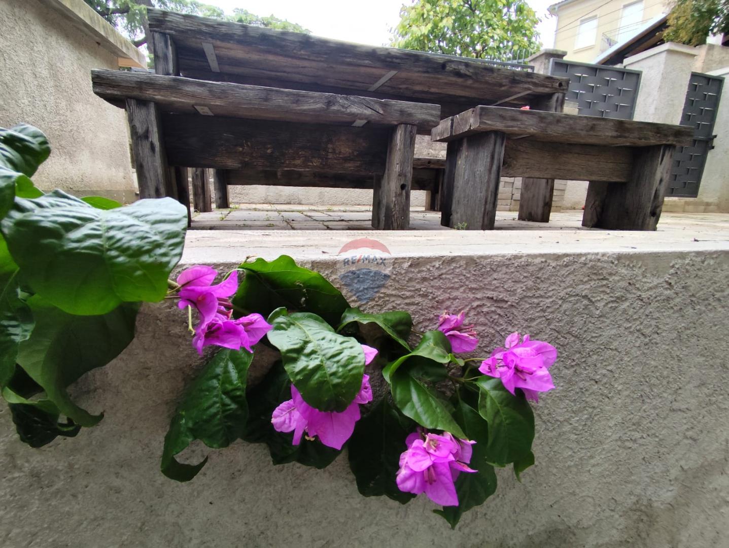 Rijeka, Vojak, najam novoadaptiranog stana s dvorištem