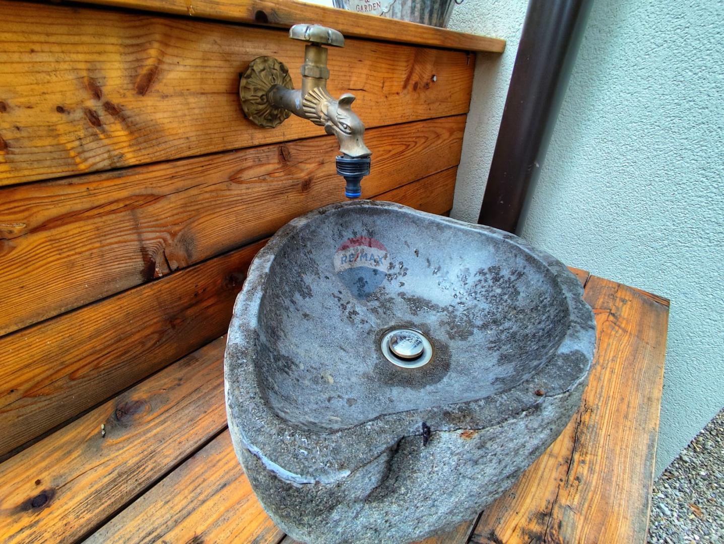 Rijeka, Vojak, najam novoadaptiranog stana s dvorištem