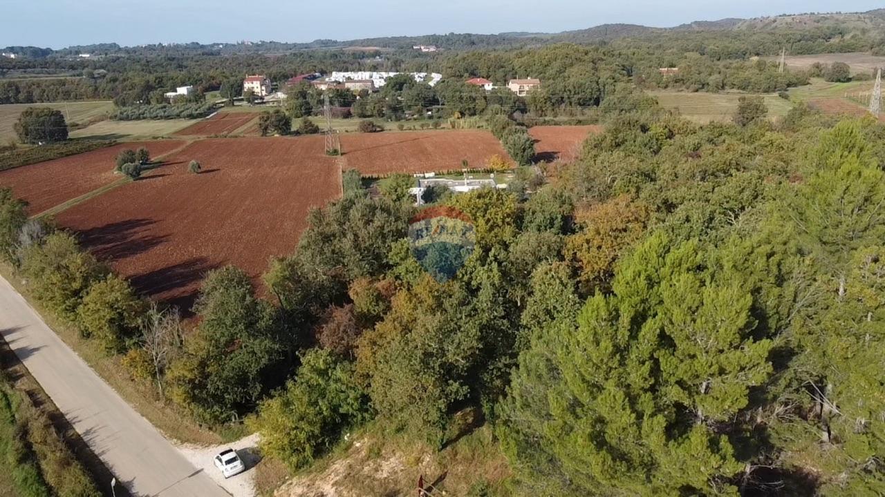 Poreč, lijepa poljoprivredna parcela sa otvorenim pogledom