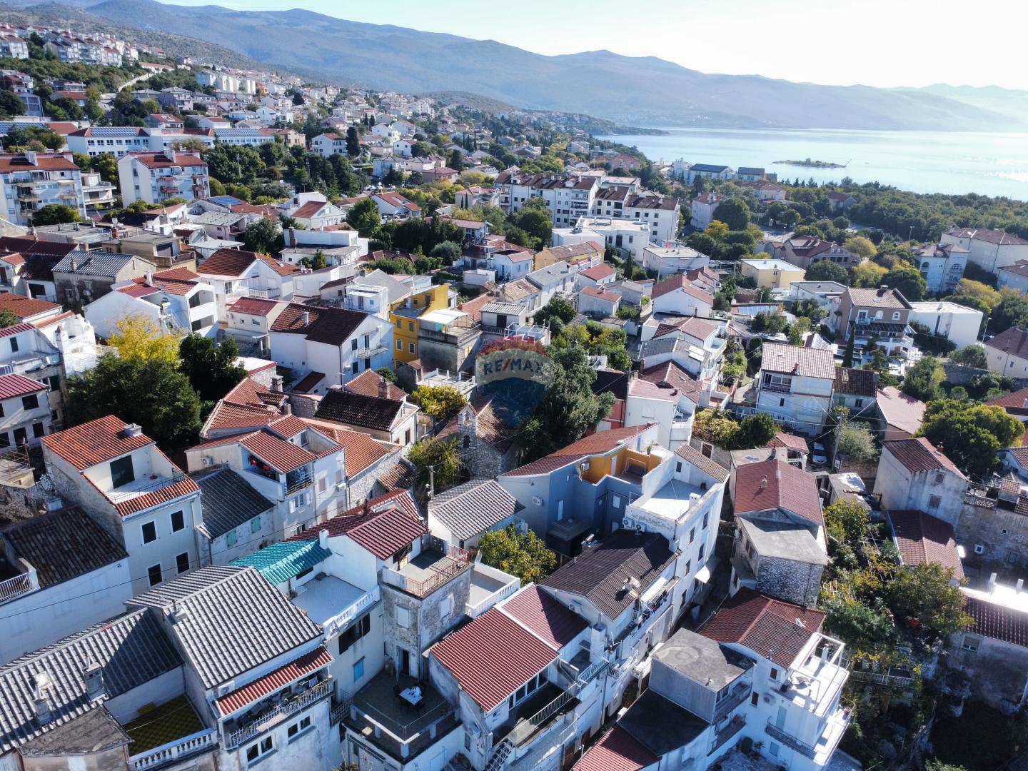  Novi Vinodolski - kuća u starom gradu 2. red od mora  