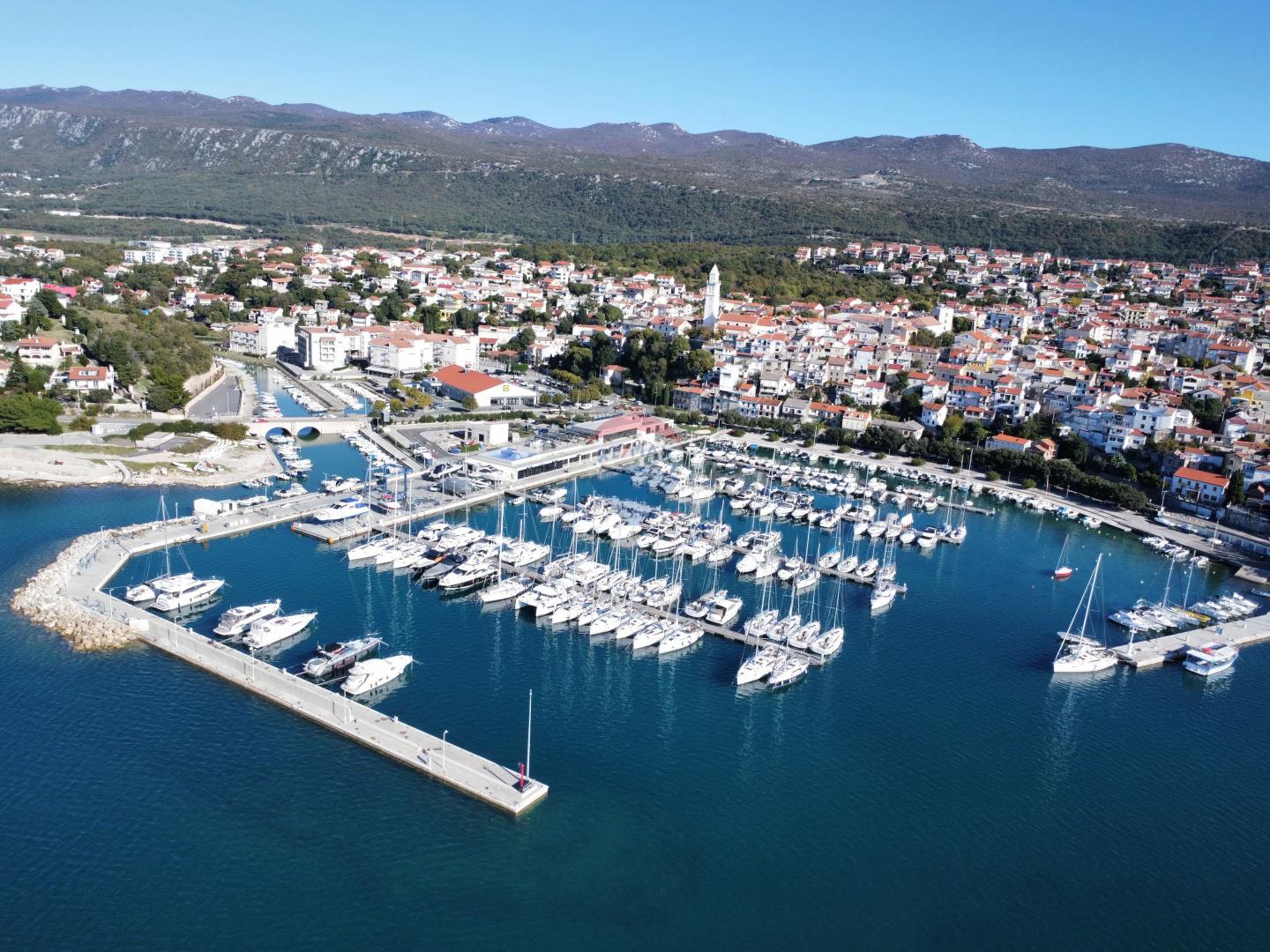  Novi Vinodolski - kuća u starom gradu 2. red od mora  