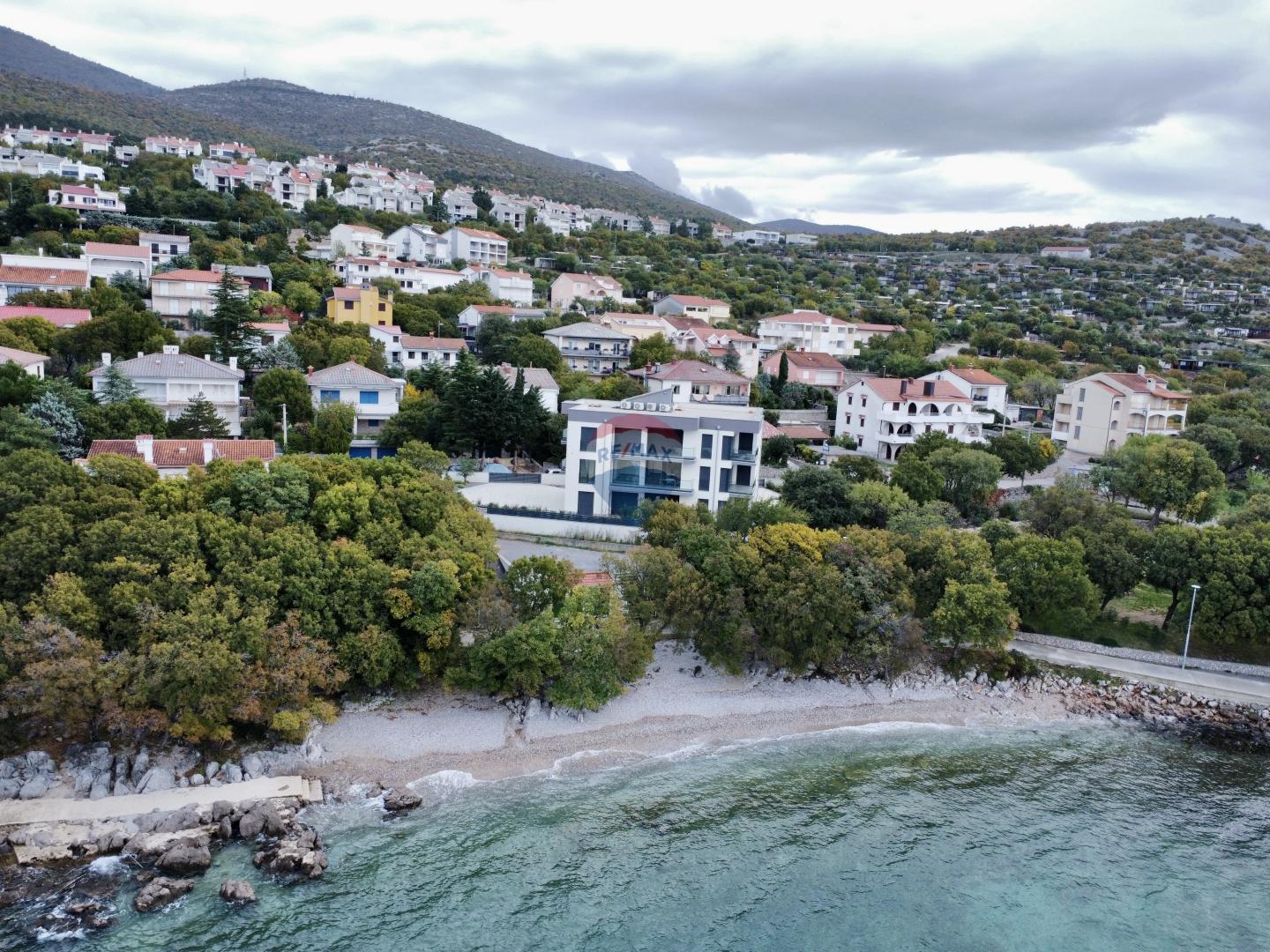  Novi Vinodolski, Klenovica - dvosoban stan prvi red od mora  