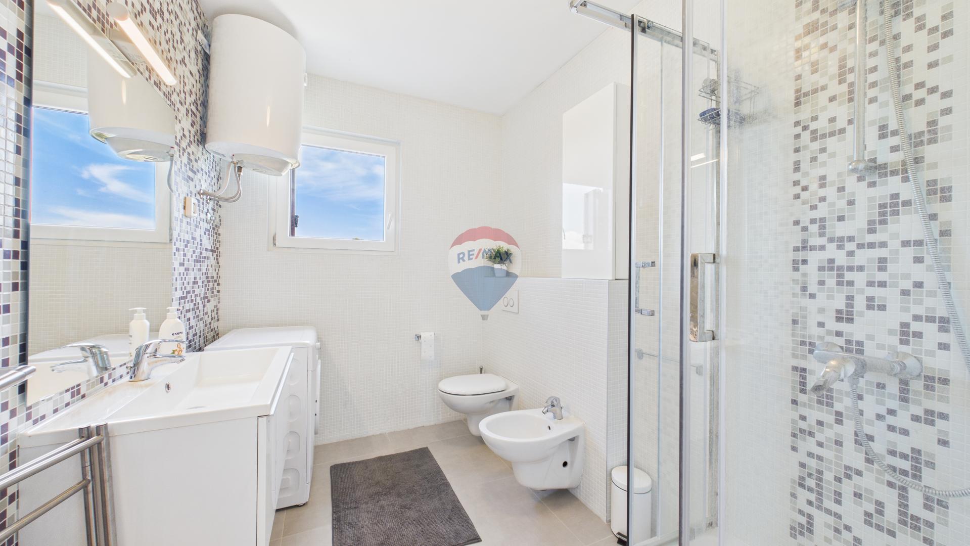 ISTRA, FAŽANA OKOLICA - predivan stan s pogledom na more