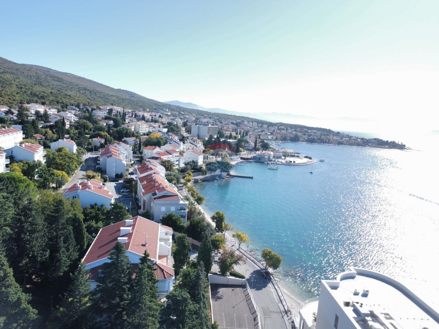  Crikvenica, Selce - četverosoban stan prvi red uz more  