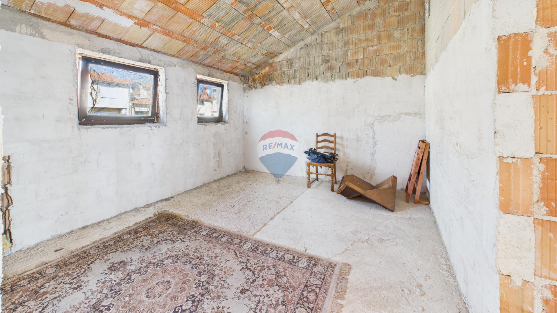 Pula, Veruda Porat - kuća sa tri stana