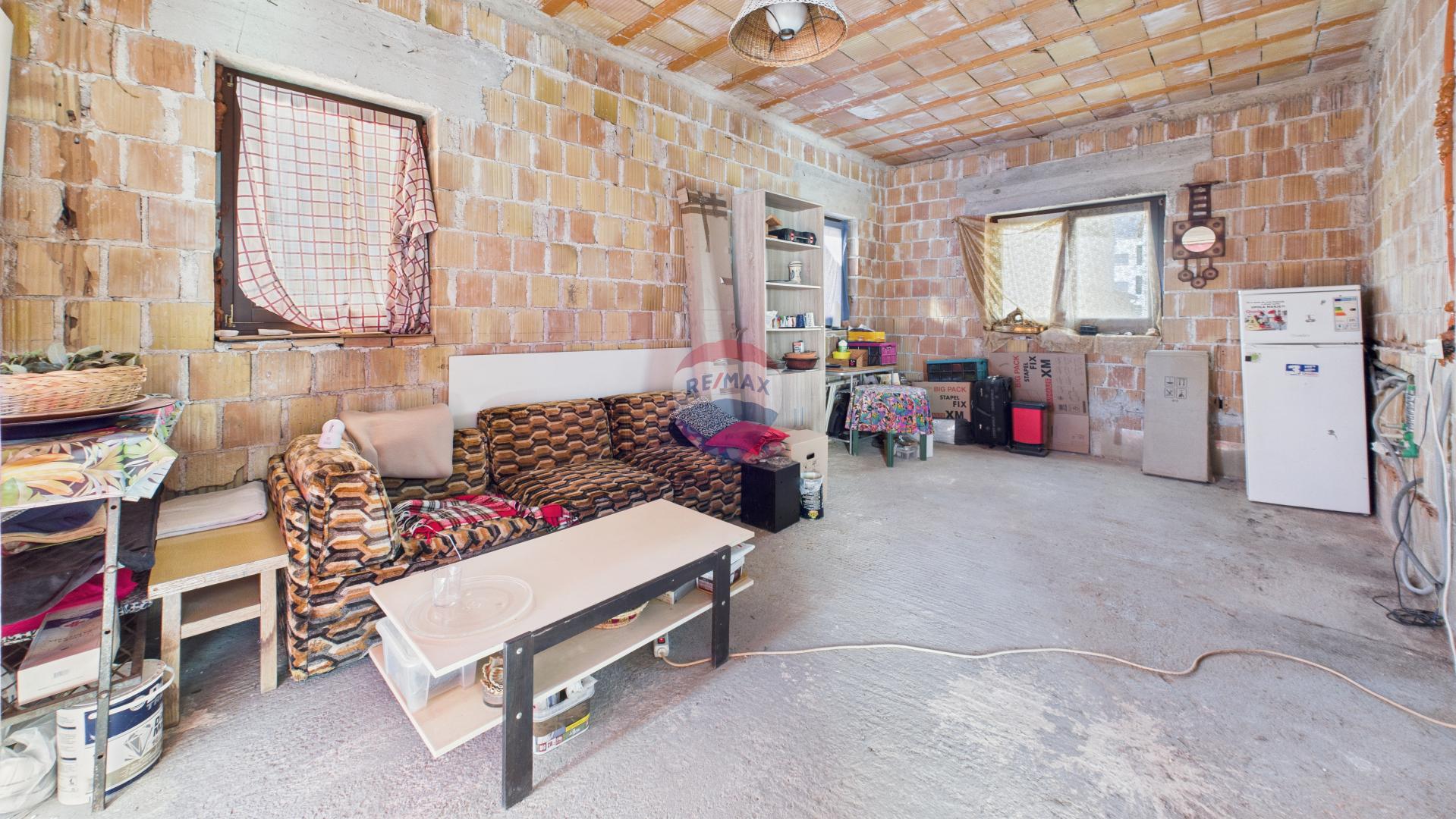 Pula, Veruda Porat - kuća sa tri stana