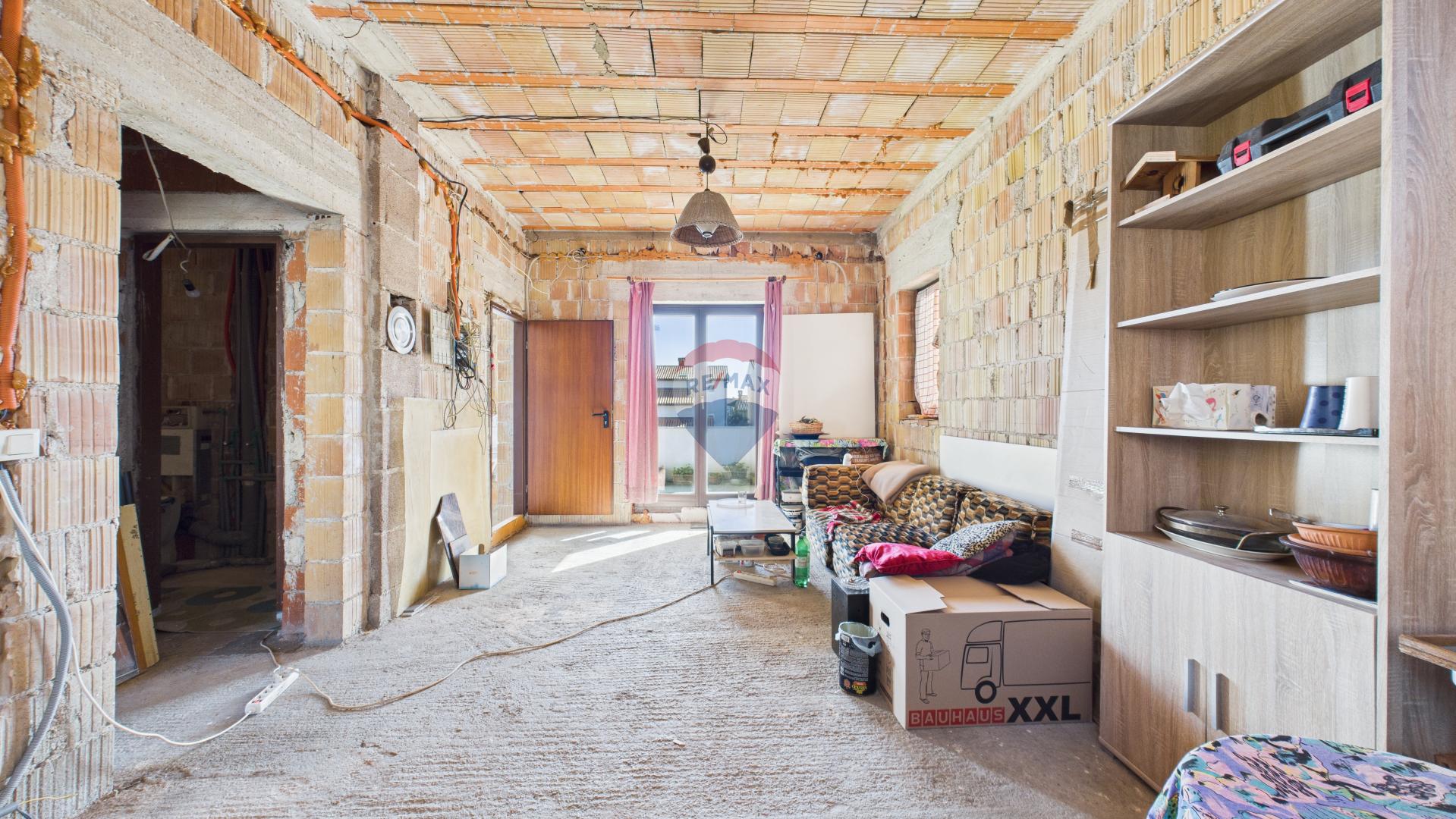 Pula, Veruda Porat - kuća sa tri stana