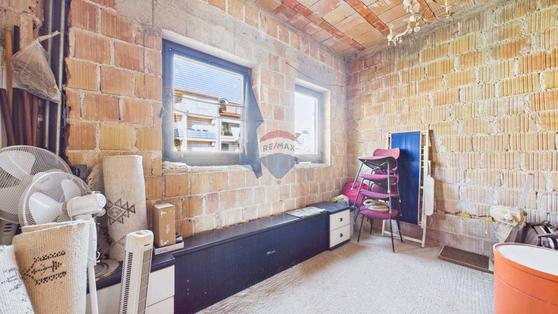 Pula, Veruda Porat - kuća sa tri stana