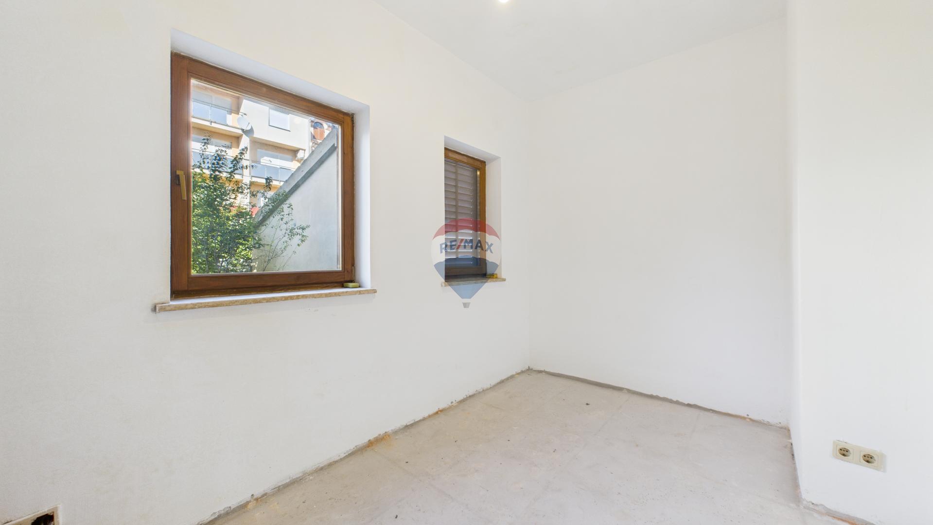 Pula, Veruda Porat - kuća sa tri stana