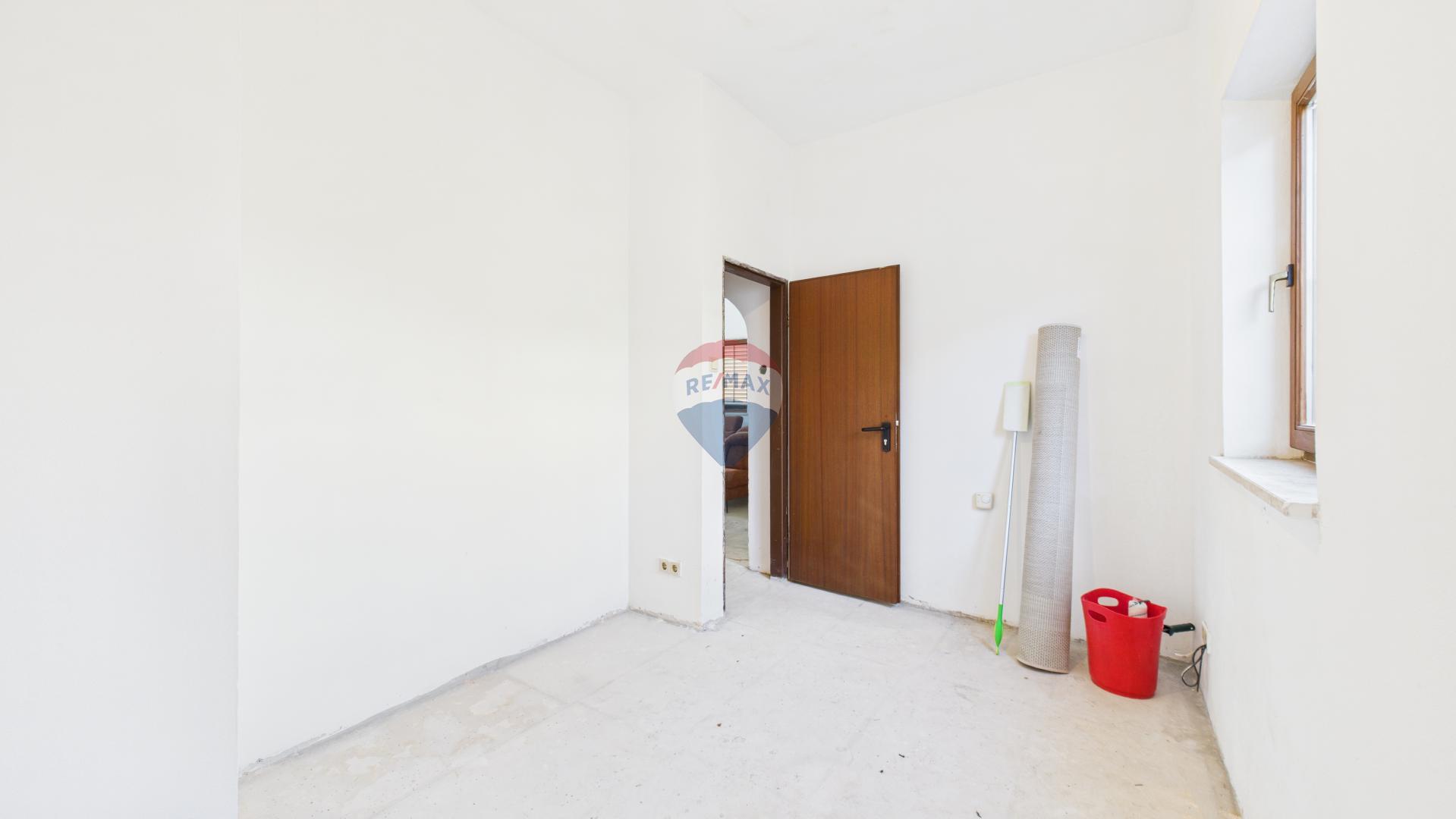 Pula, Veruda Porat - kuća sa tri stana