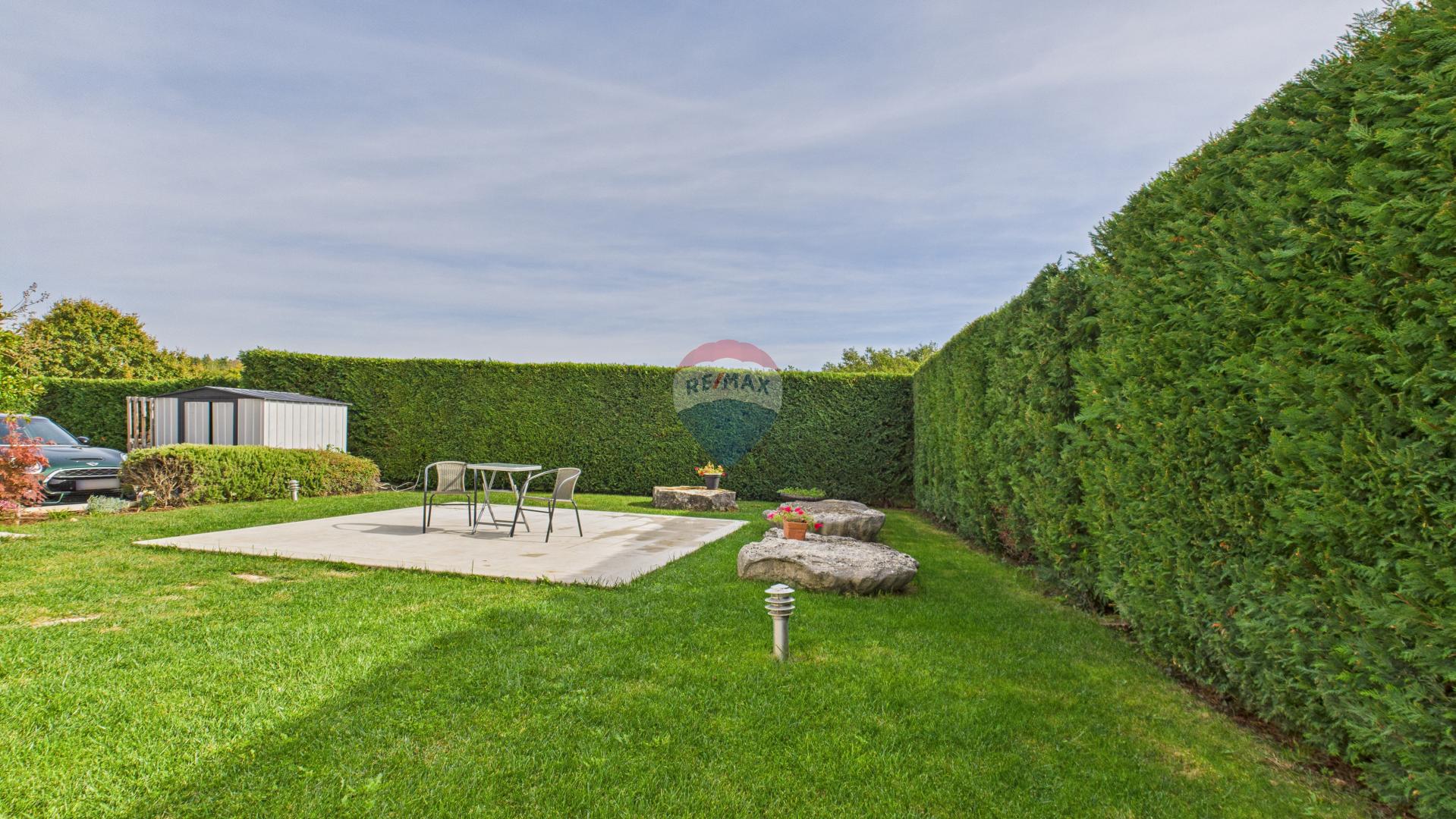 Istra, Sveti Lovreč -Moderna luksuzna kuća s bazenom i jacuzzijem na velikoj okućnici