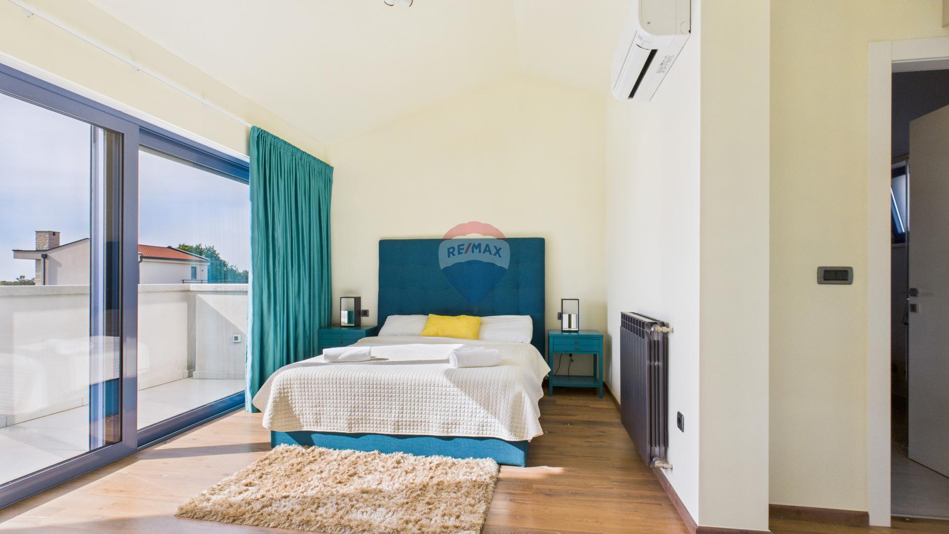 Istra, Sveti Lovreč -Moderna luksuzna kuća s bazenom i jacuzzijem na velikoj okućnici