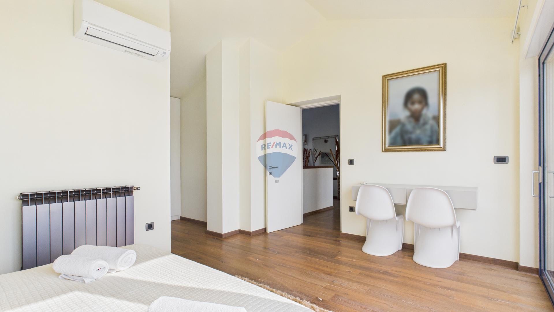 Istra, Sveti Lovreč -Moderna luksuzna kuća s bazenom i jacuzzijem na velikoj okućnici