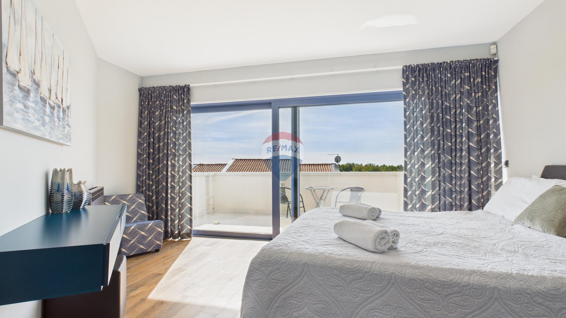 Istra, Sveti Lovreč -Moderna luksuzna kuća s bazenom i jacuzzijem na velikoj okućnici