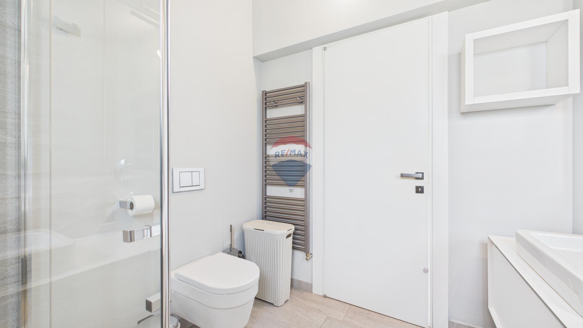 Istra, Sveti Lovreč -Moderna luksuzna kuća s bazenom i jacuzzijem na velikoj okućnici