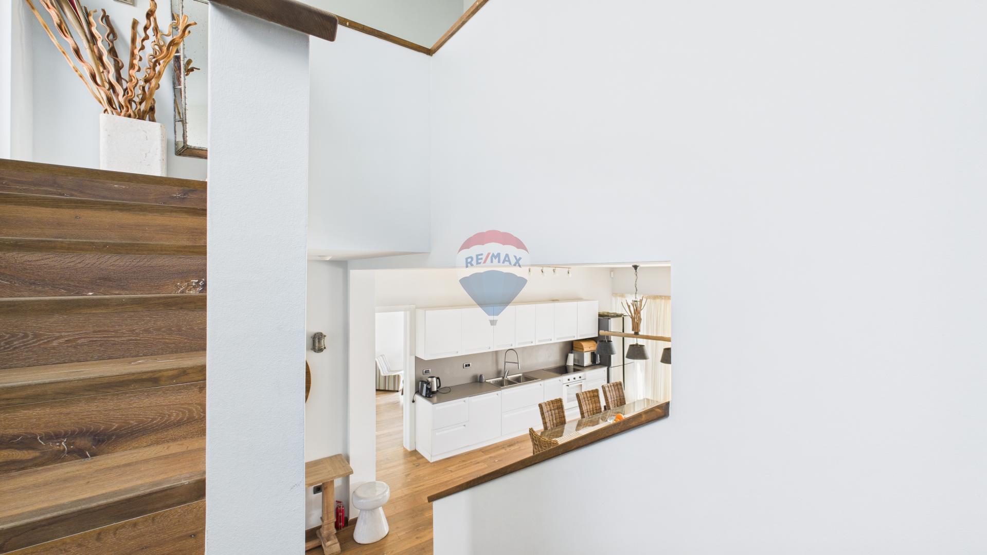 Istra, Sveti Lovreč -Moderna luksuzna kuća s bazenom i jacuzzijem na velikoj okućnici