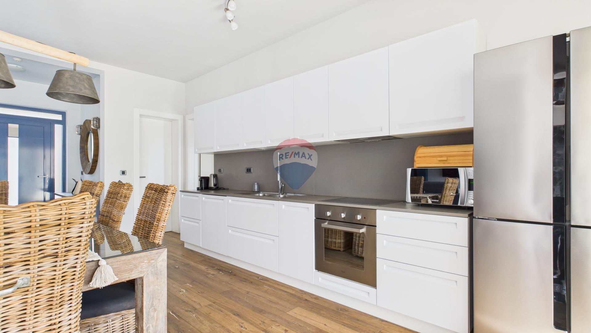 Istra, Sveti Lovreč -Moderna luksuzna kuća s bazenom i jacuzzijem na velikoj okućnici