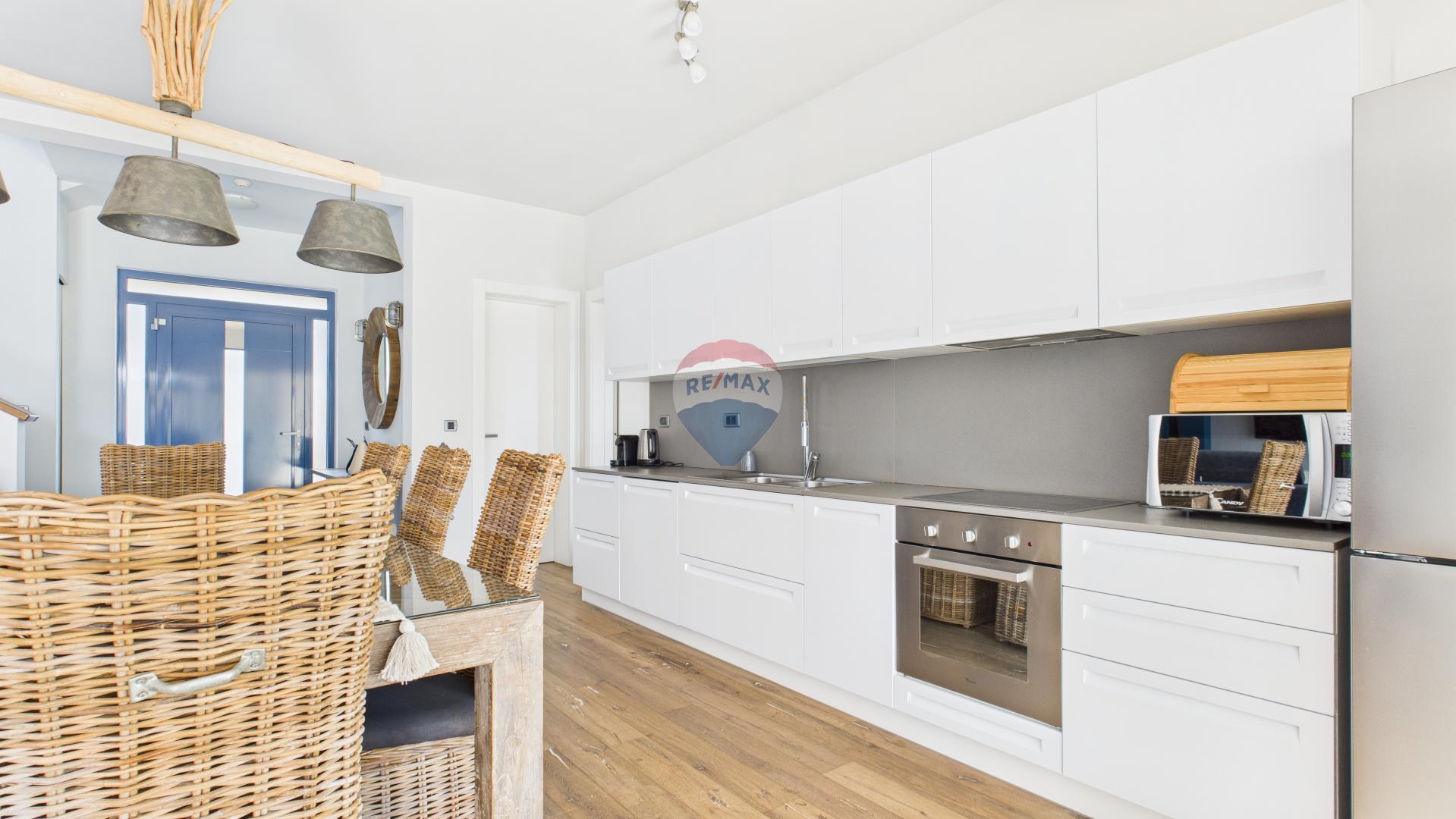 Istra, Sveti Lovreč -Moderna luksuzna kuća s bazenom i jacuzzijem na velikoj okućnici