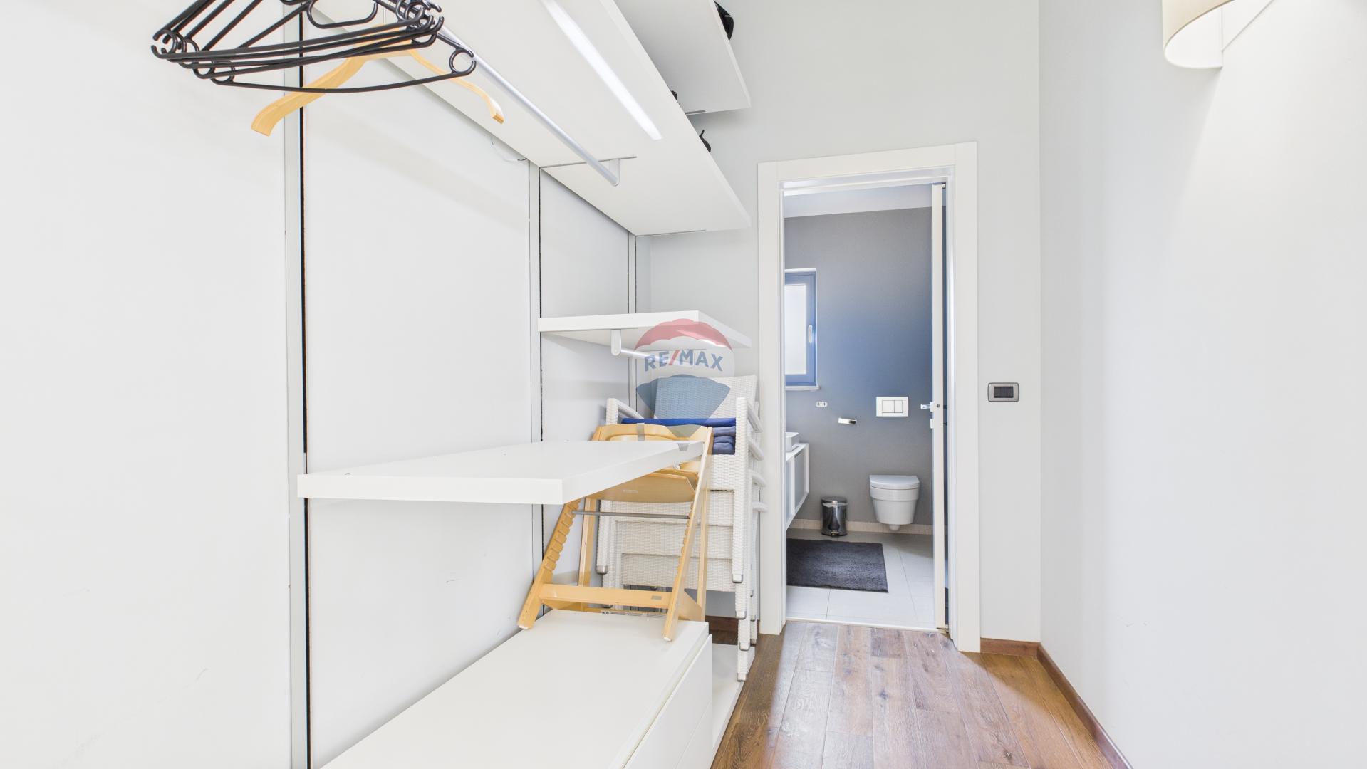 Istra, Sveti Lovreč -Moderna luksuzna kuća s bazenom i jacuzzijem na velikoj okućnici