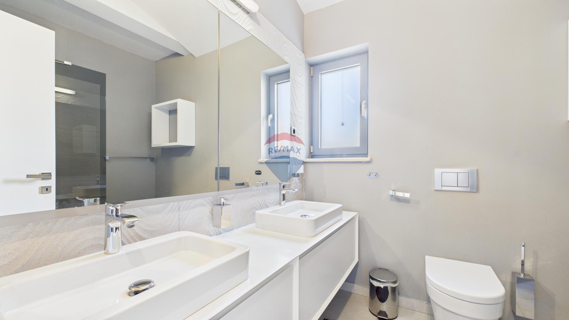 Istra, Sveti Lovreč -Moderna luksuzna kuća s bazenom i jacuzzijem na velikoj okućnici