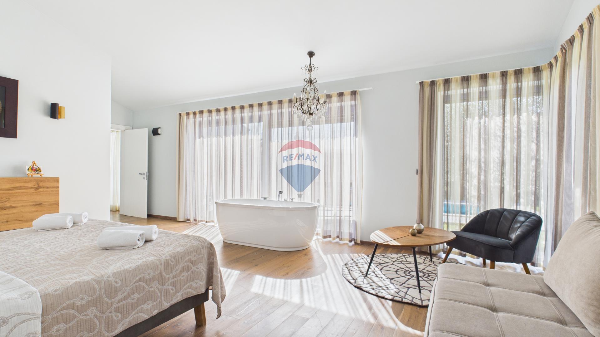 Istra, Sveti Lovreč -Moderna luksuzna kuća s bazenom i jacuzzijem na velikoj okućnici