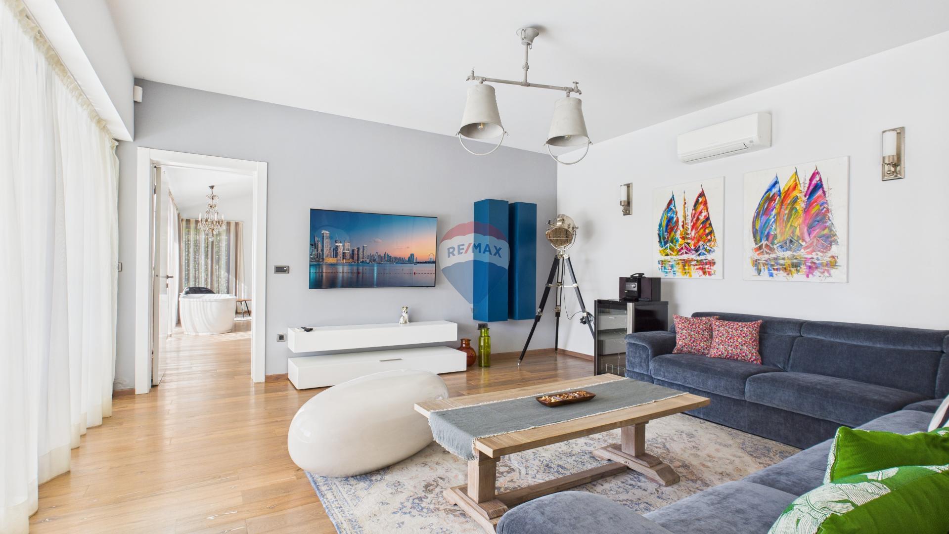 Istra, Sveti Lovreč -Moderna luksuzna kuća s bazenom i jacuzzijem na velikoj okućnici