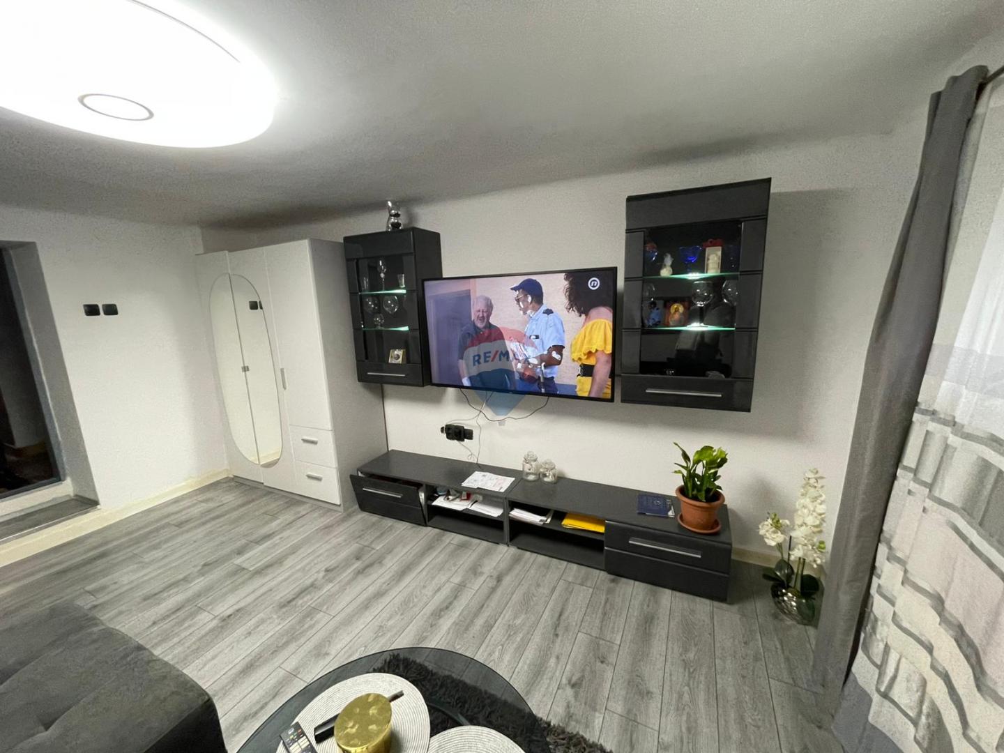 Zagreb, Trnje – garsonjera, suteren