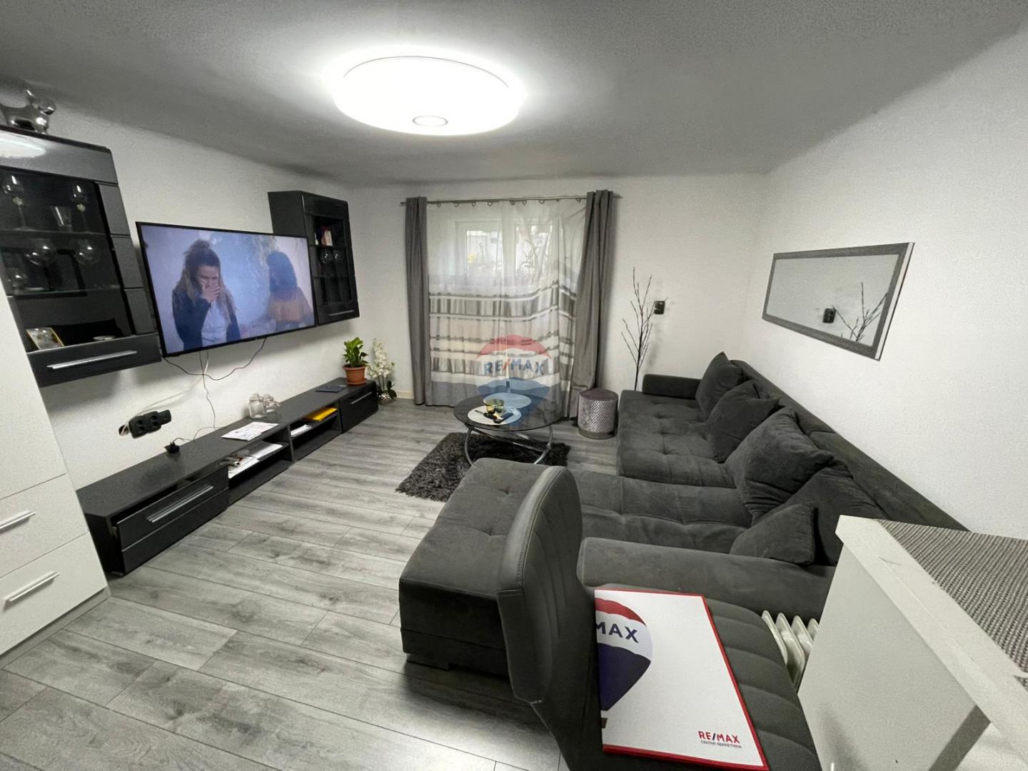 Zagreb, Trnje – garsonjera, suteren