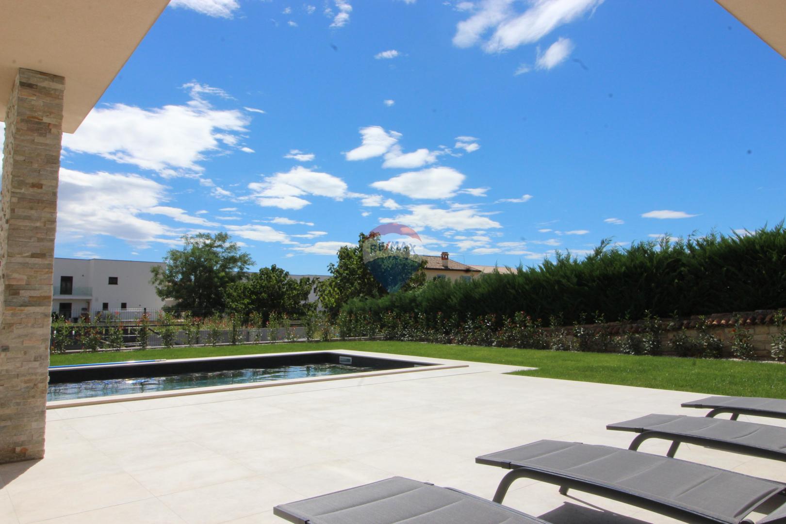 Istra, Poreč, okolica - moderna kuća sa bazenom