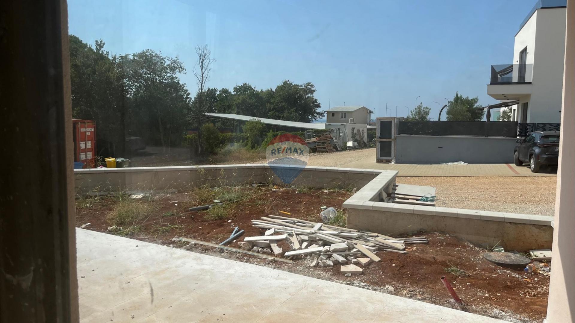 Istra, poreč- trosoban stan u prizemlju, pogled more