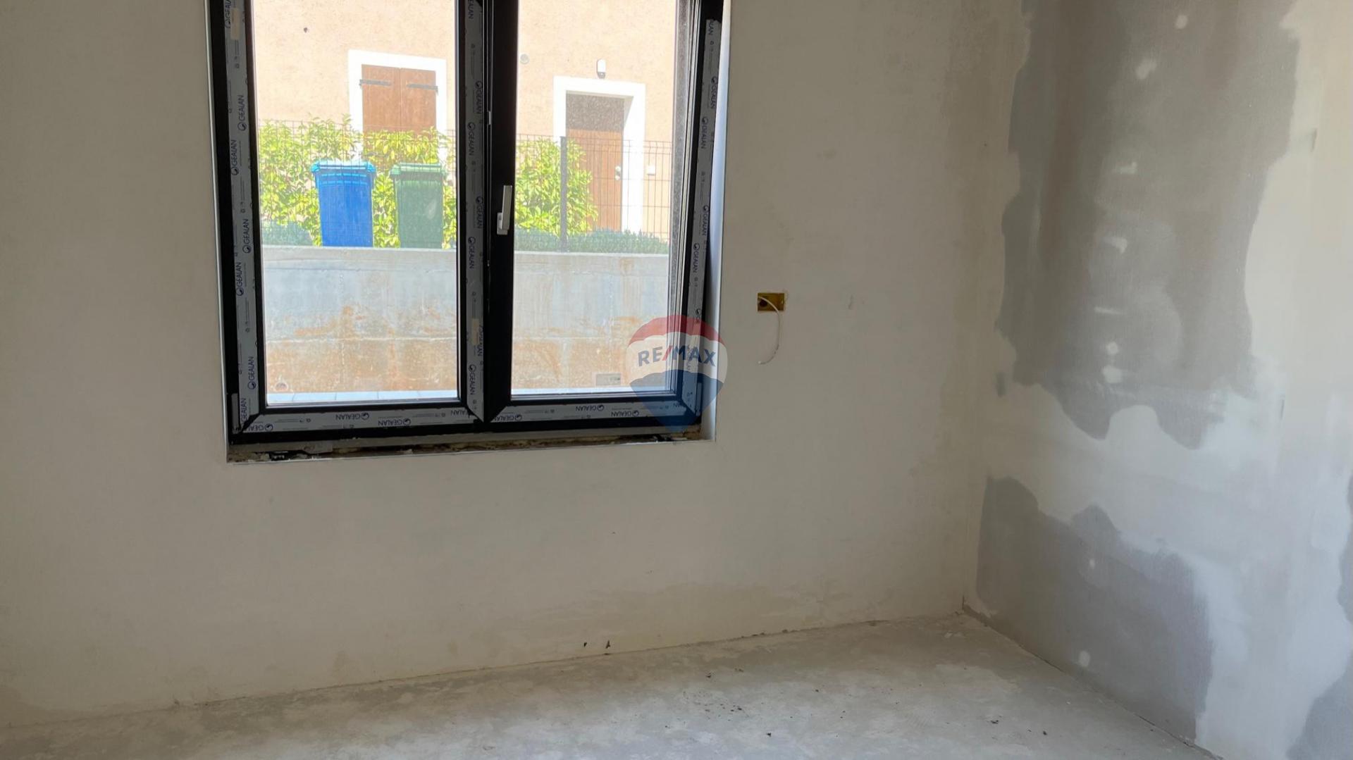 Istra, poreč- trosoban stan u prizemlju, pogled more