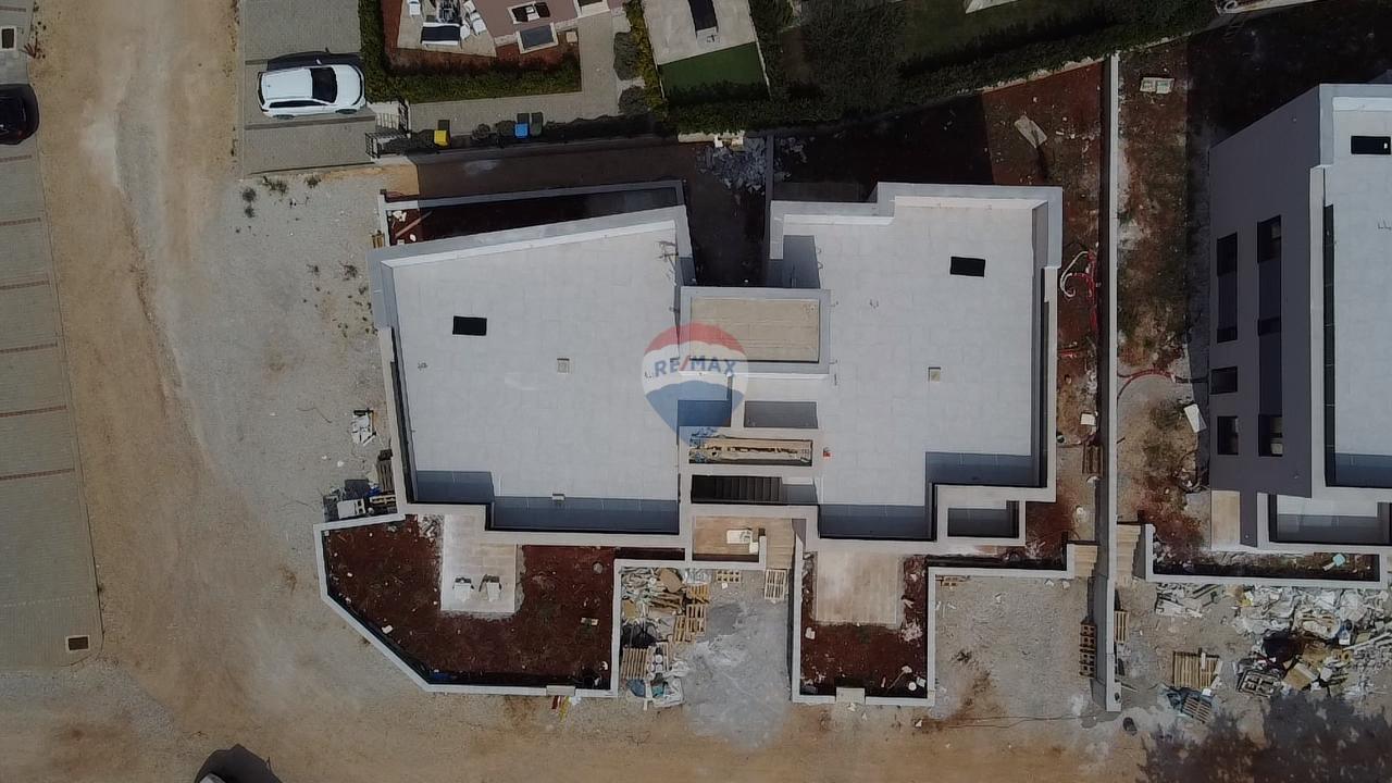 Istra, poreč- trosoban stan u prizemlju, pogled more