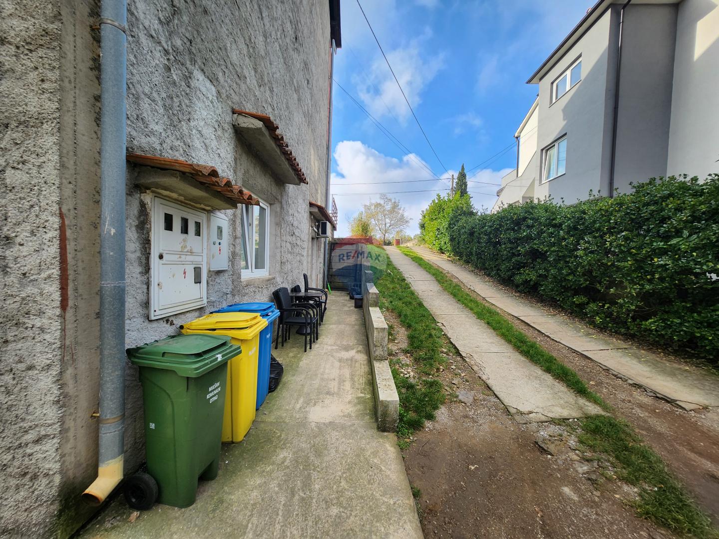 Rijeka, Drenova - 2s+db, 50m2, parking i okućnica